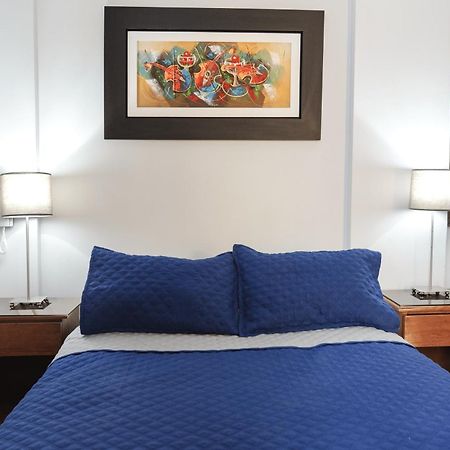 Montreal Hostal Lima Buitenkant foto